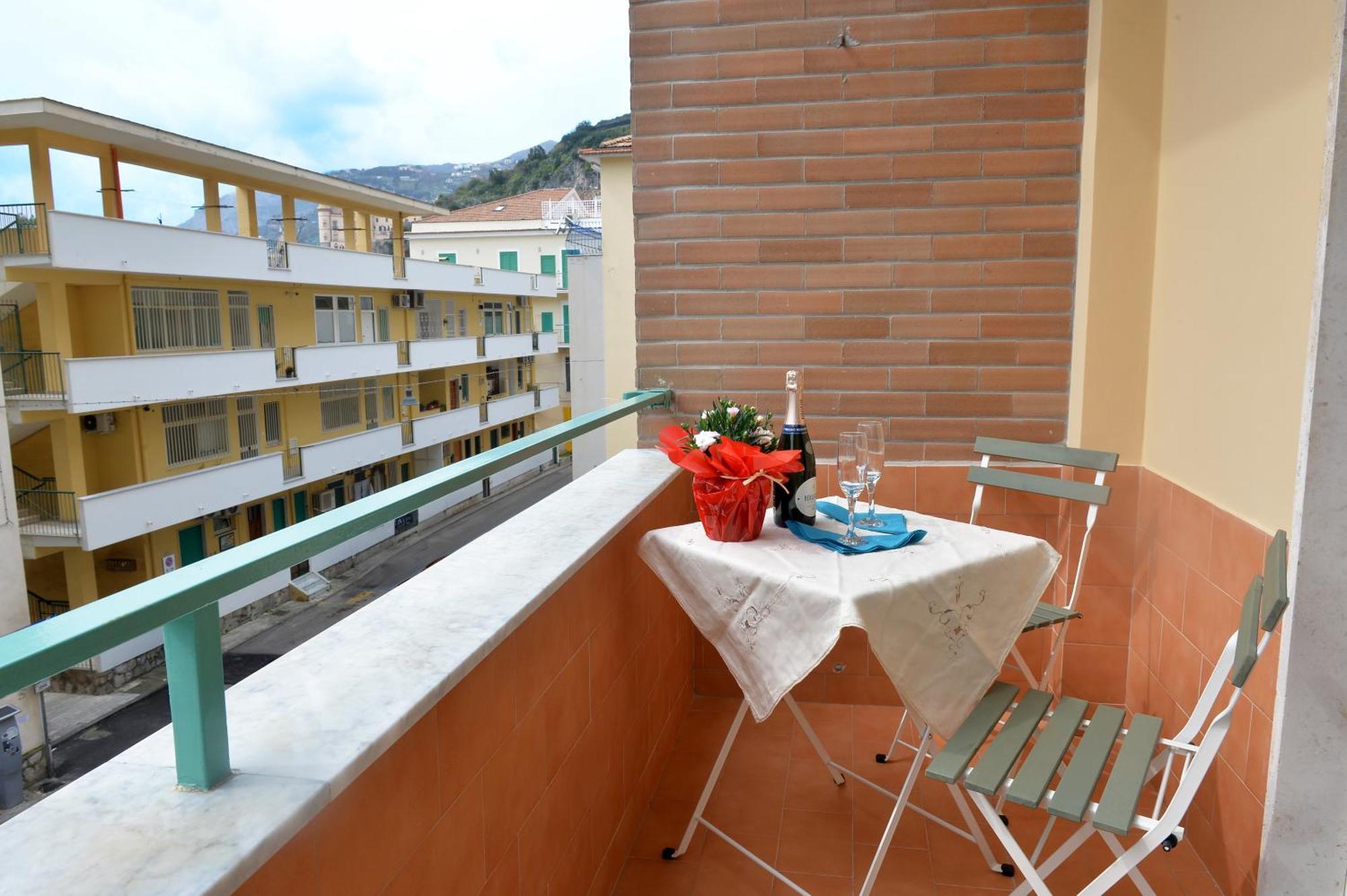 Charming Rooms Amalfi Coast Maiori Εξωτερικό φωτογραφία